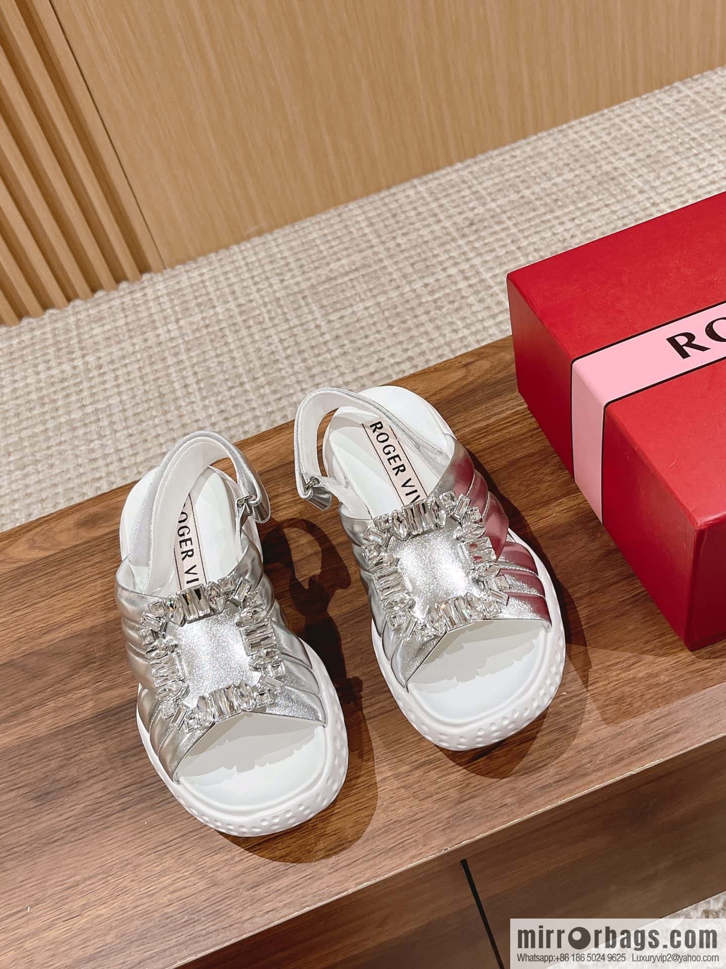 ππ¨π ππ« ππ’π―π’ππ« Viv Run Moonlight Button Sandals