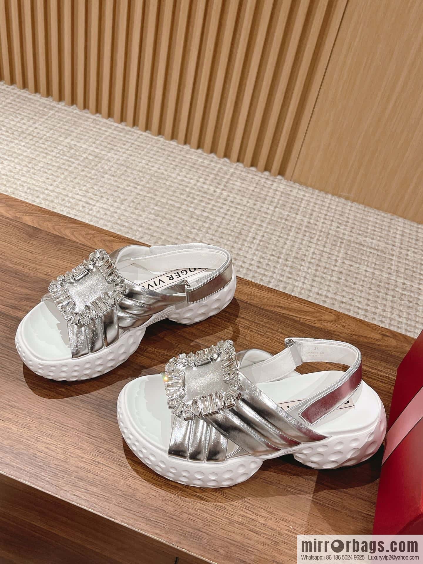 ππ¨π ππ« ππ’π―π’ππ« Viv Run Moonlight Button Sandals