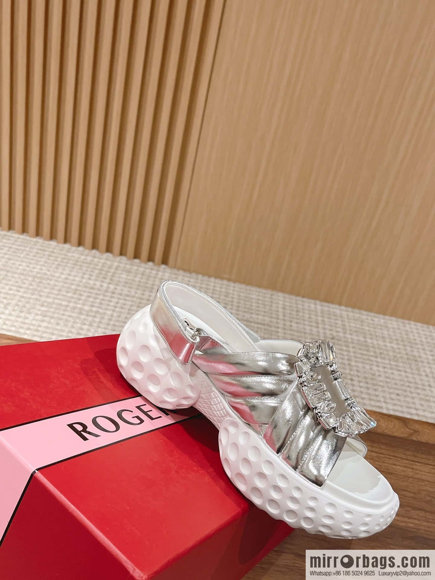 ππ¨π ππ« ππ’π―π’ππ« Viv Run Moonlight Button Sandals