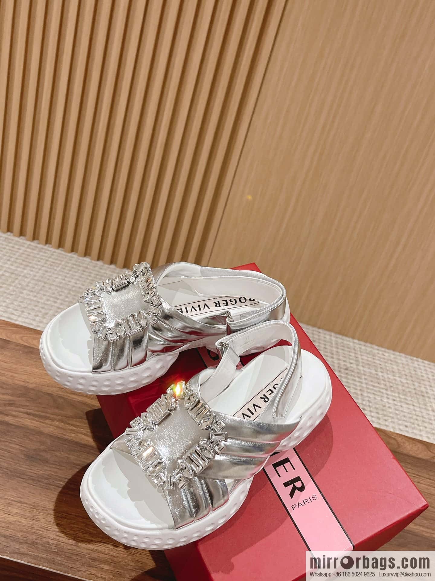 ππ¨π ππ« ππ’π―π’ππ« Viv Run Moonlight Button Sandals