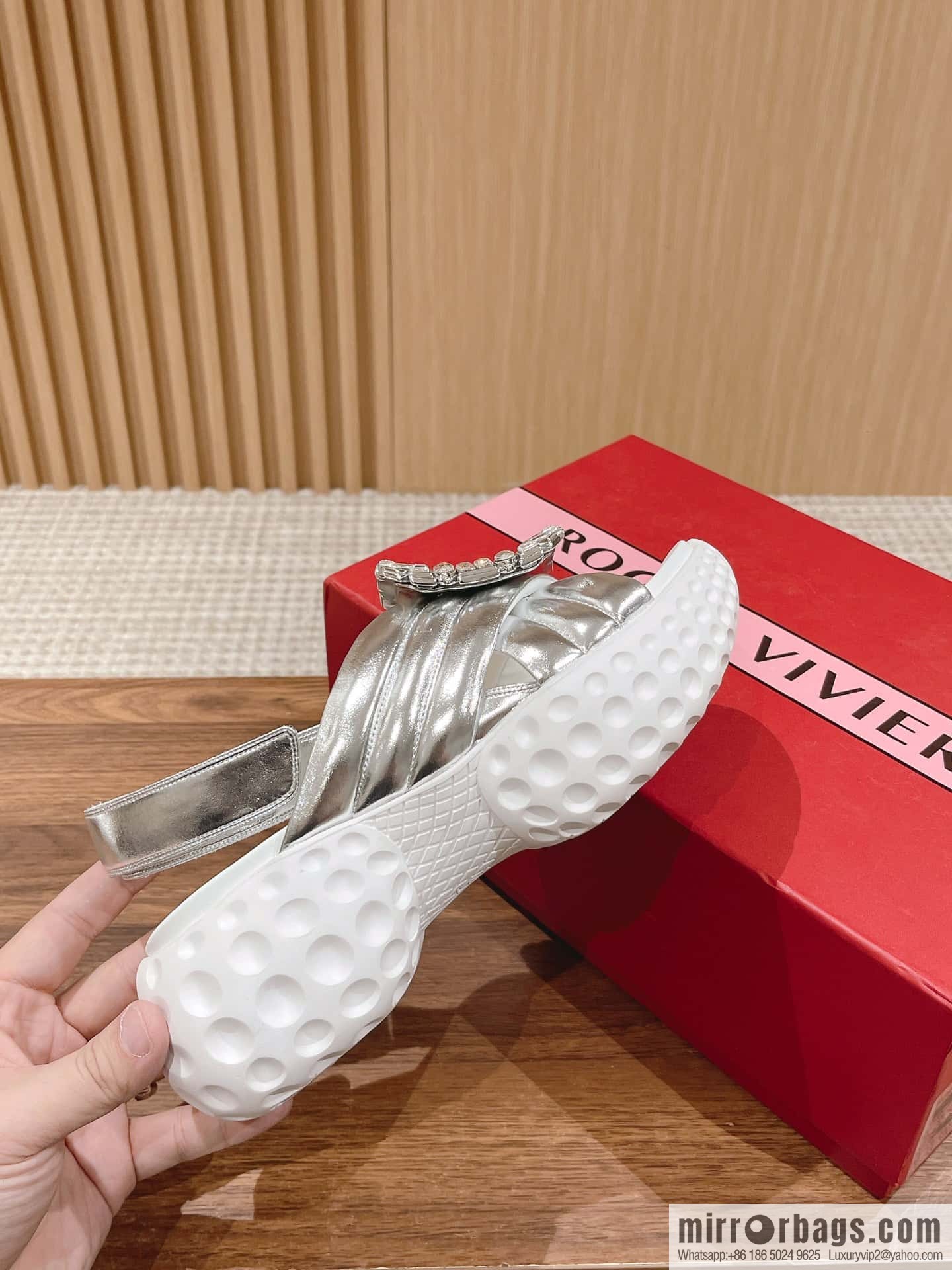 ππ¨π ππ« ππ’π―π’ππ« Viv Run Moonlight Button Sandals