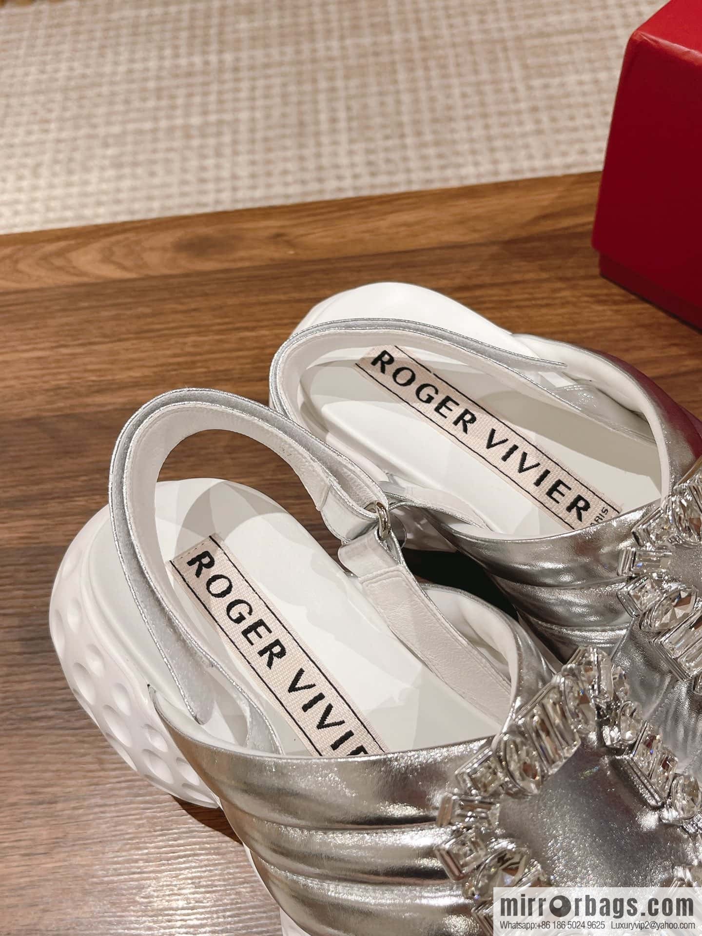 ππ¨π ππ« ππ’π―π’ππ« Viv Run Moonlight Button Sandals