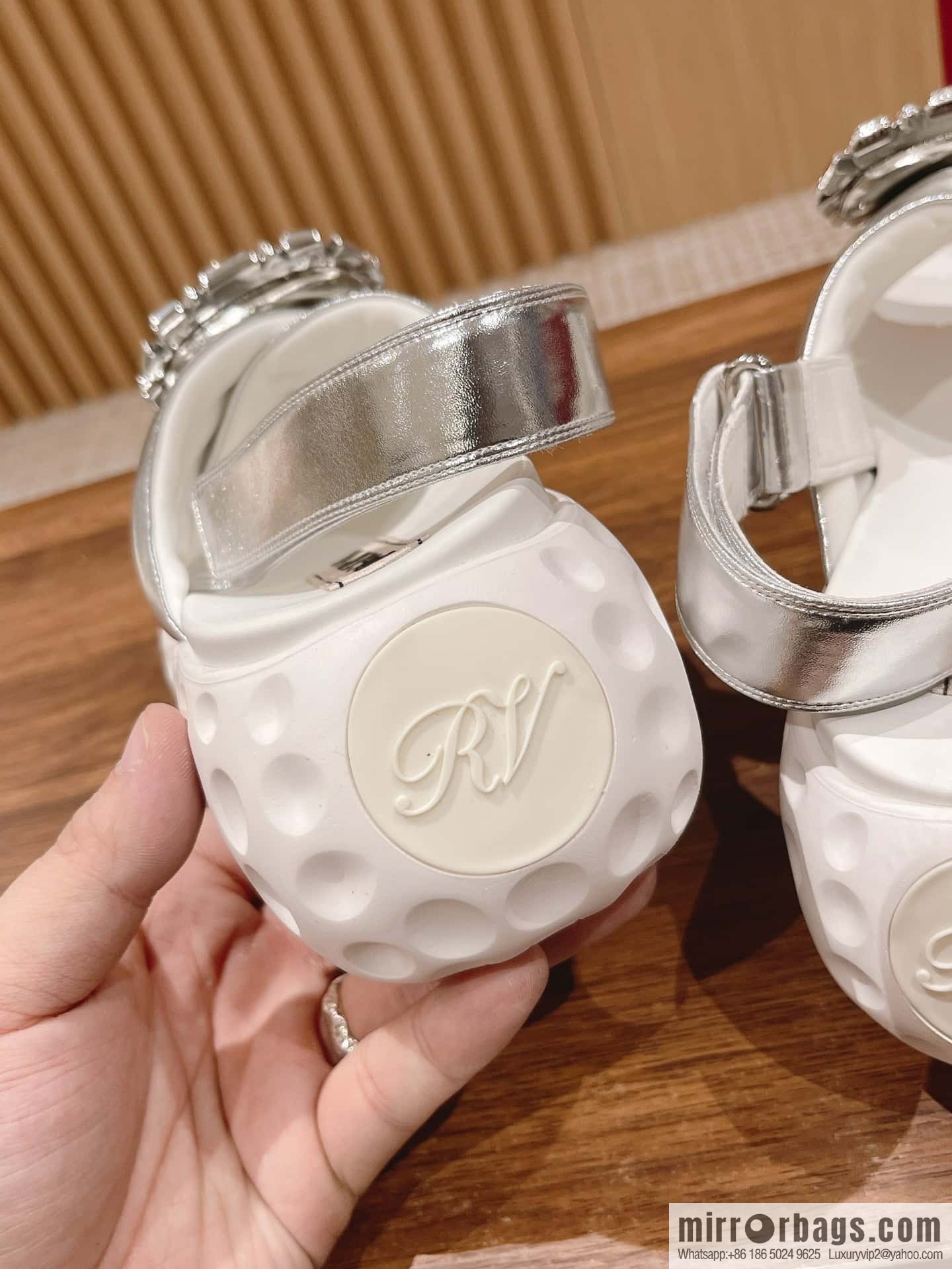 ππ¨π ππ« ππ’π―π’ππ« Viv Run Moonlight Button Sandals