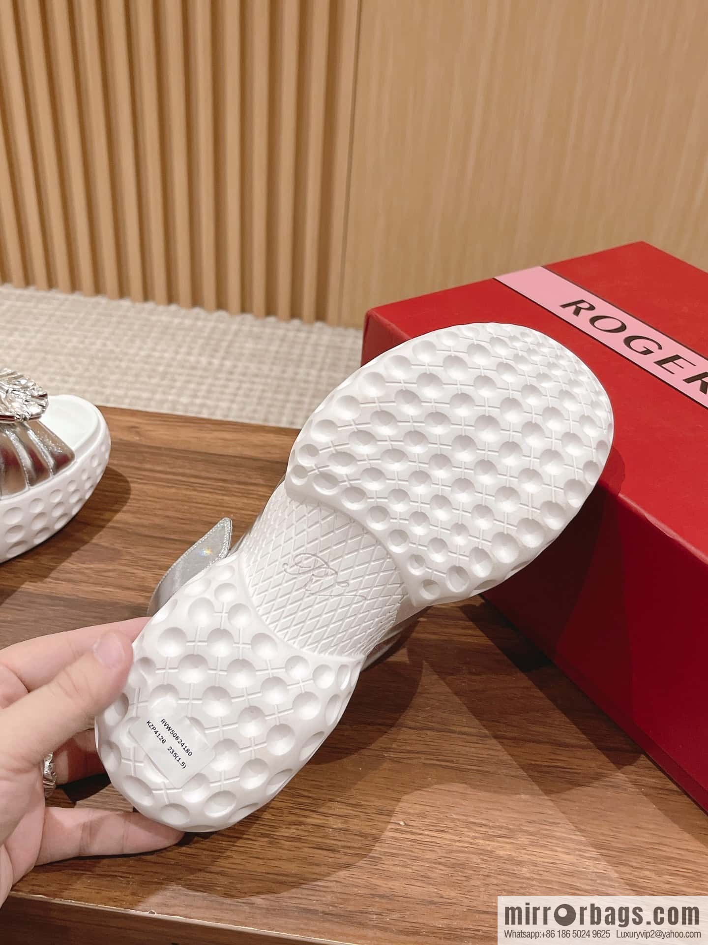 ππ¨π ππ« ππ’π―π’ππ« Viv Run Moonlight Button Sandals