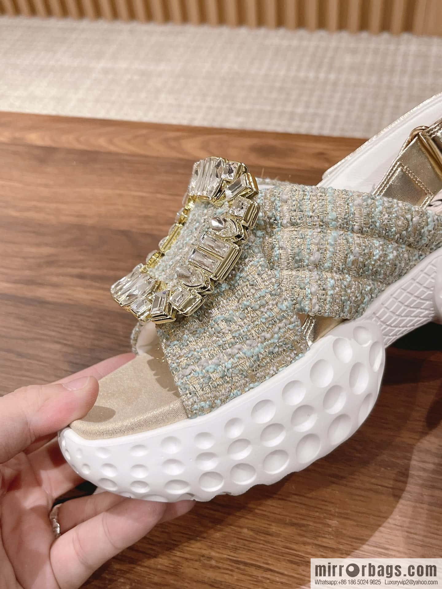 ππ¨π ππ« ππ’π―π’ππ« Viv Run Moonlight Button Sandals