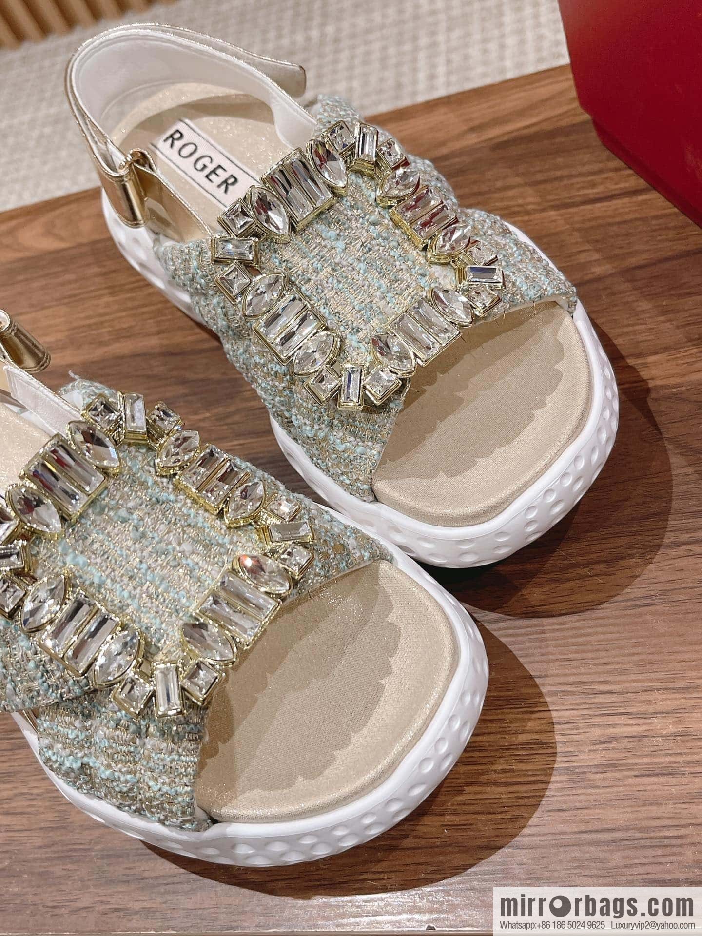 ππ¨π ππ« ππ’π―π’ππ« Viv Run Moonlight Button Sandals