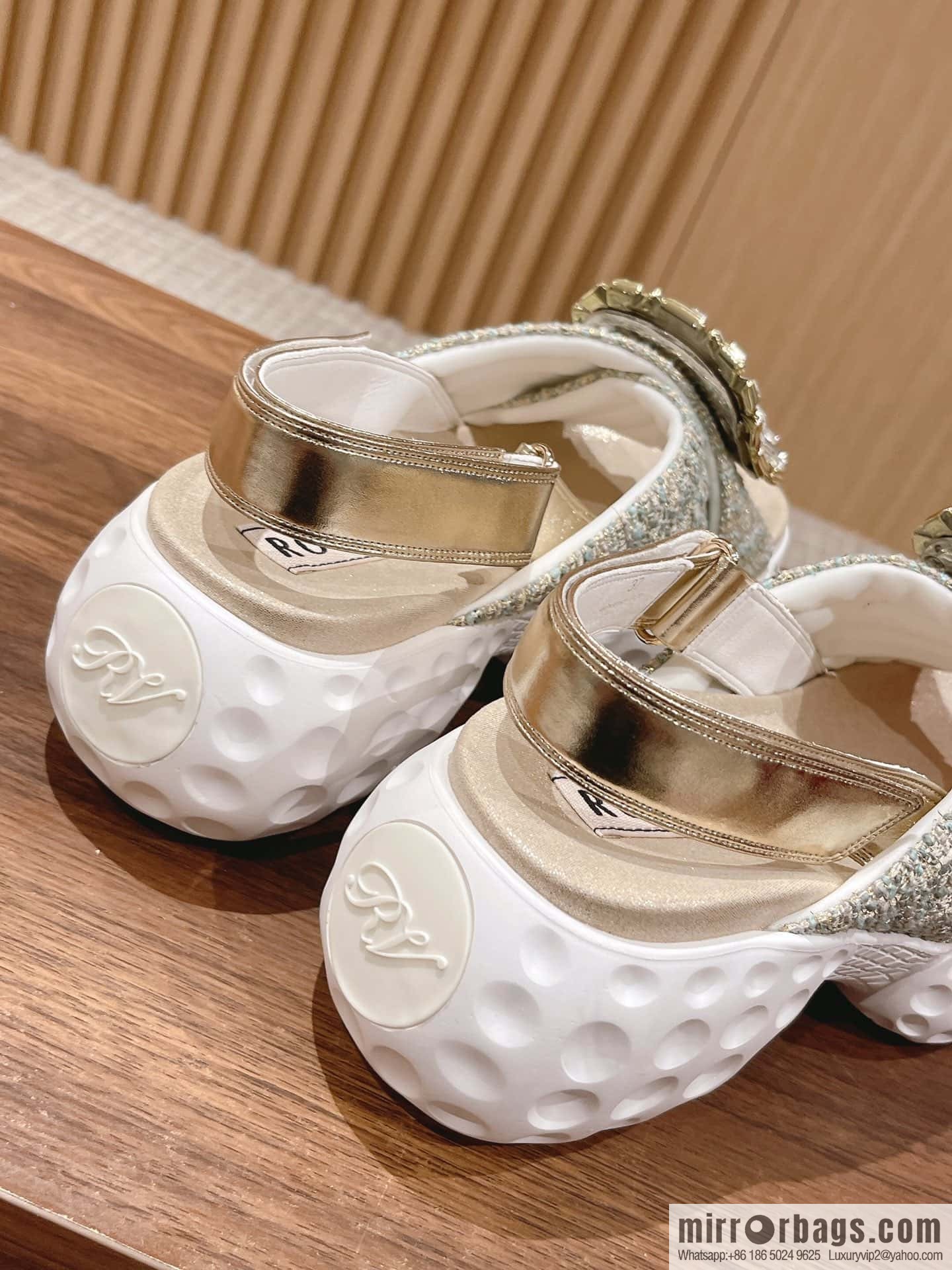 ππ¨π ππ« ππ’π―π’ππ« Viv Run Moonlight Button Sandals