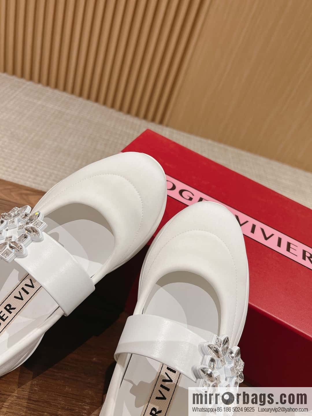 𝐑𝐨𝐠𝐞𝐫 𝐕𝐢𝐯𝐢𝐞𝐫 Roger Vivia #Early Spring New Viv'Run Buckle Fabric Sneakers