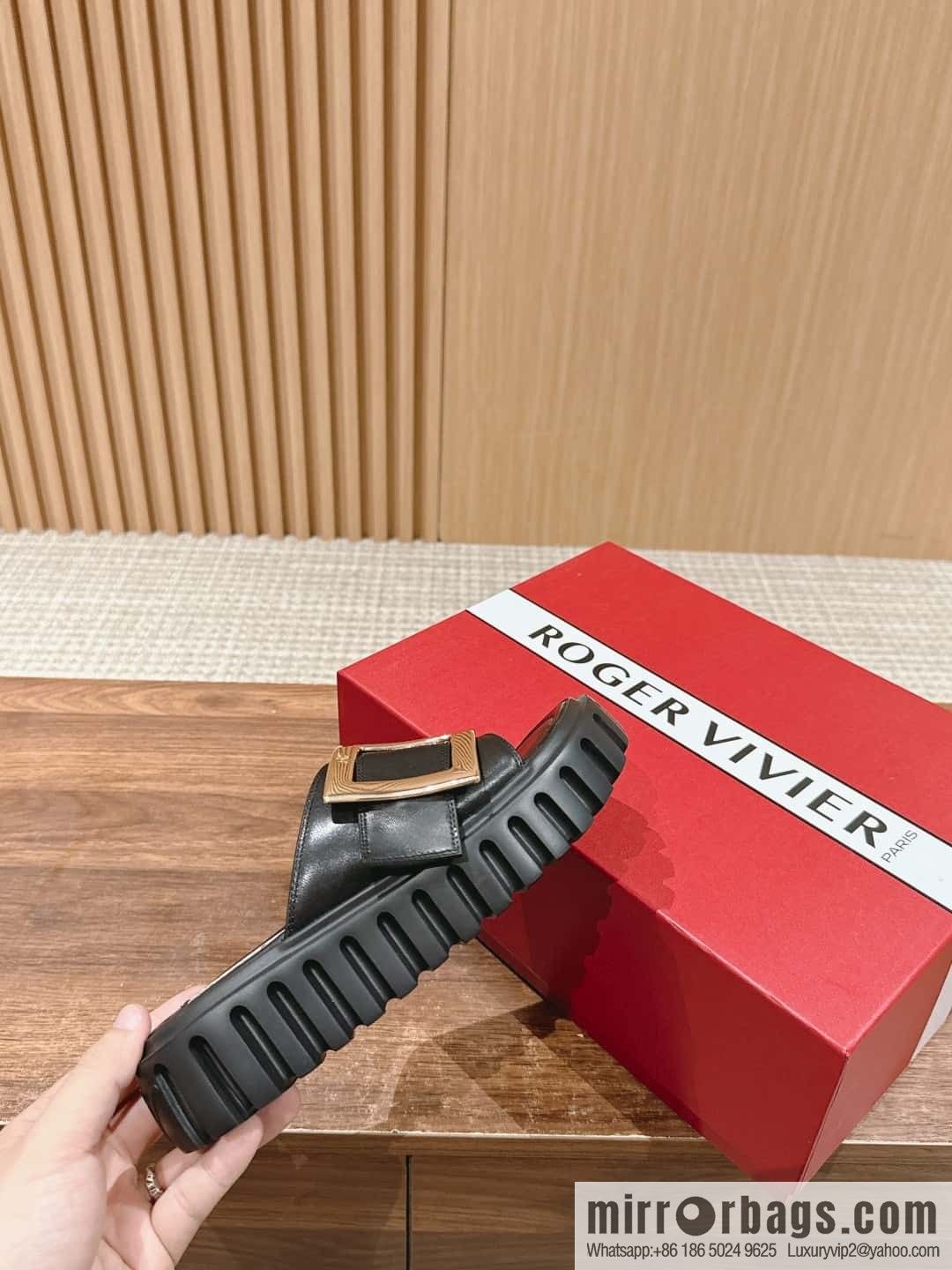 πππππ ππππππ Roger Vivia's new cookie platform slippers