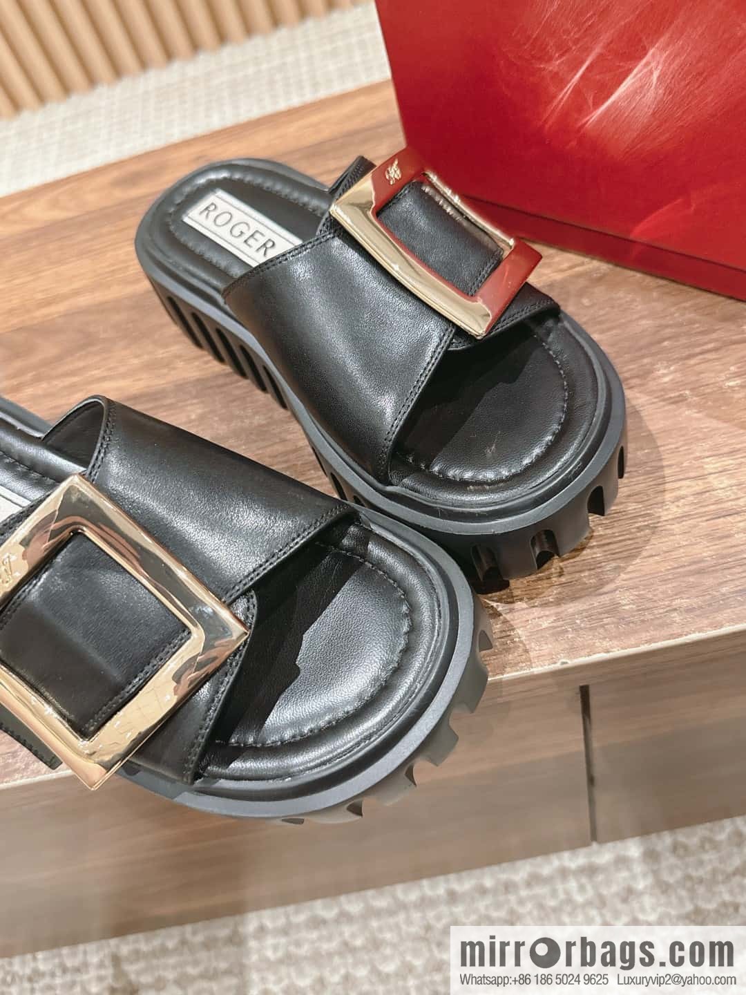 πππππ ππππππ Roger Vivia's new cookie platform slippers