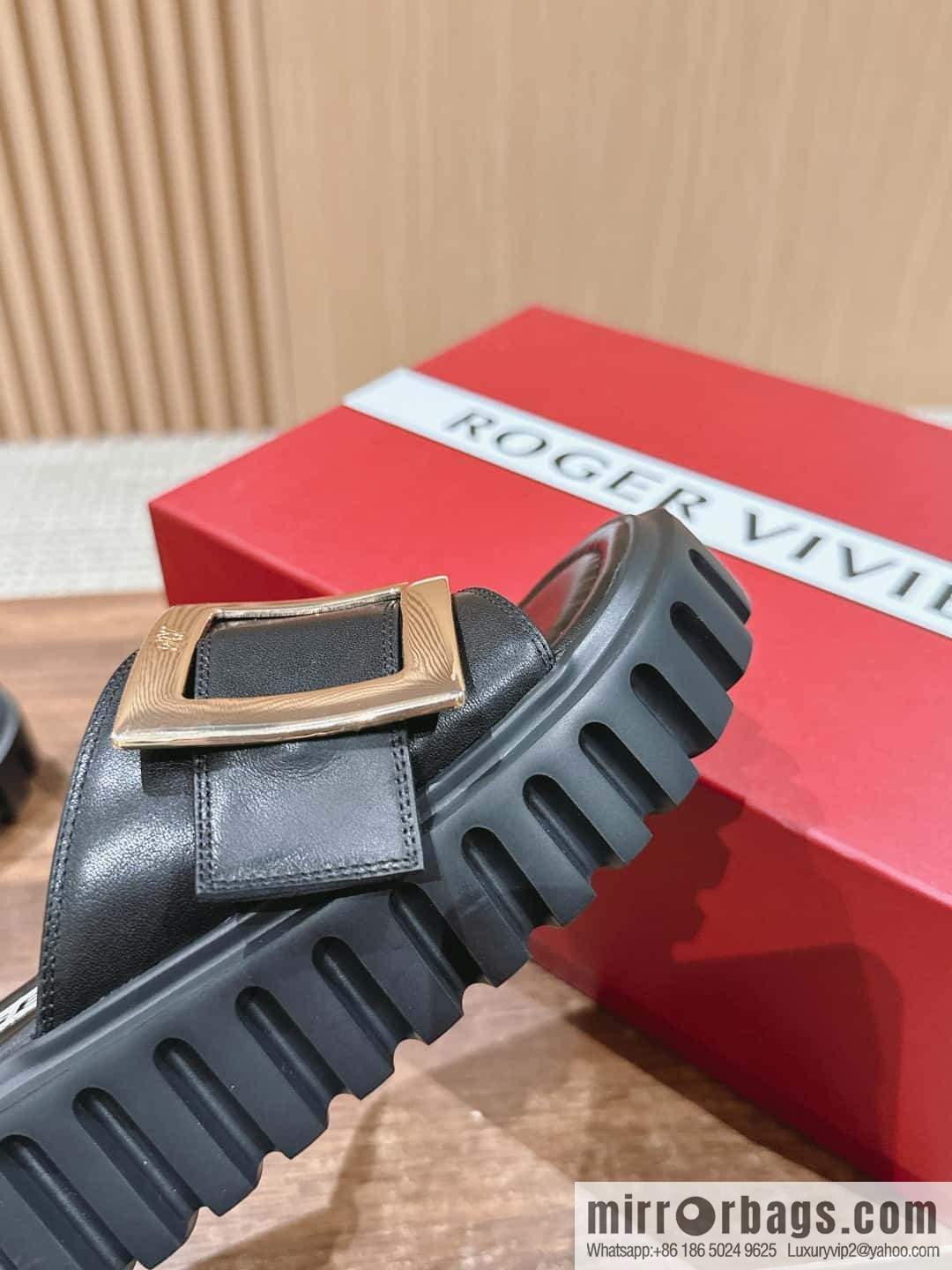 πππππ ππππππ Roger Vivia's new cookie platform slippers
