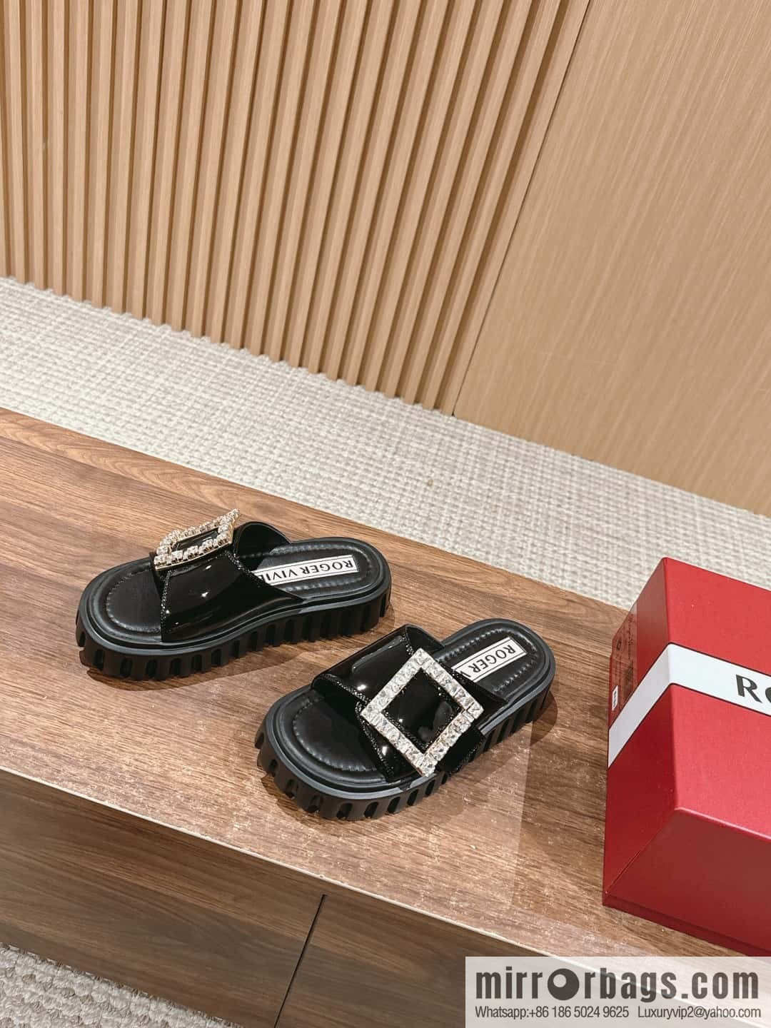 πππππ ππππππ Roger Vivia's new cookie platform slippers