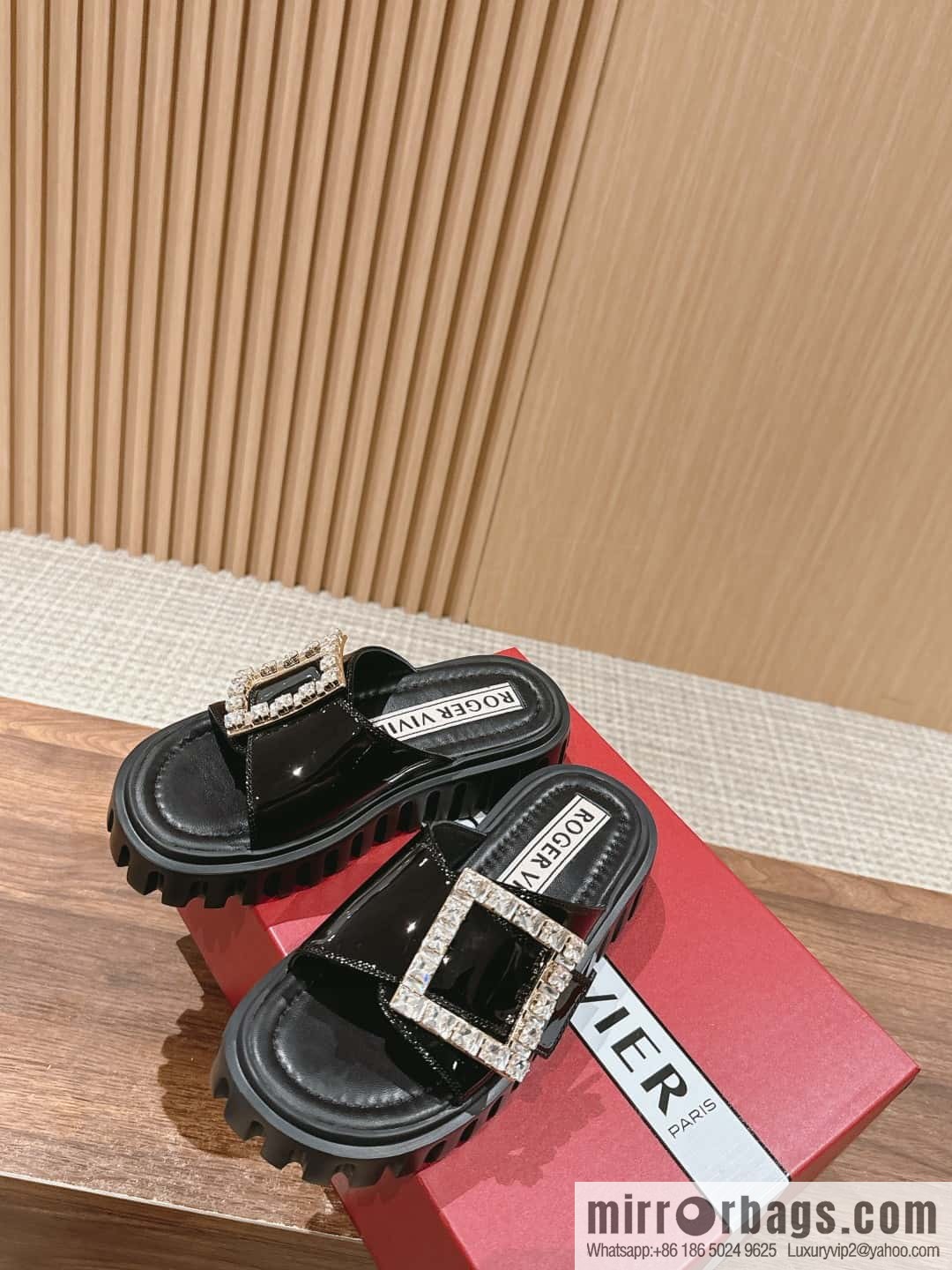 πππππ ππππππ Roger Vivia's new cookie platform slippers