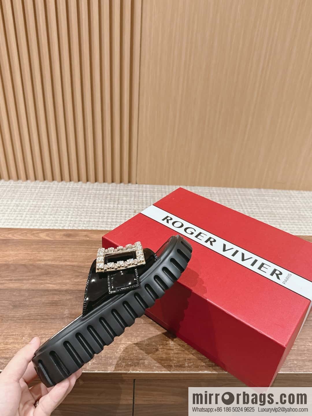 πππππ ππππππ Roger Vivia's new cookie platform slippers