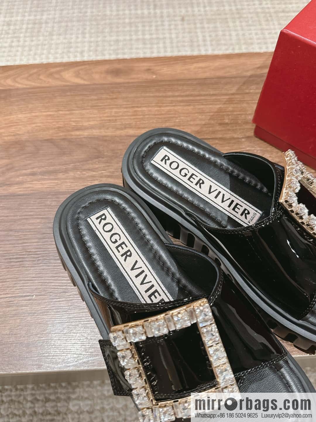 πππππ ππππππ Roger Vivia's new cookie platform slippers