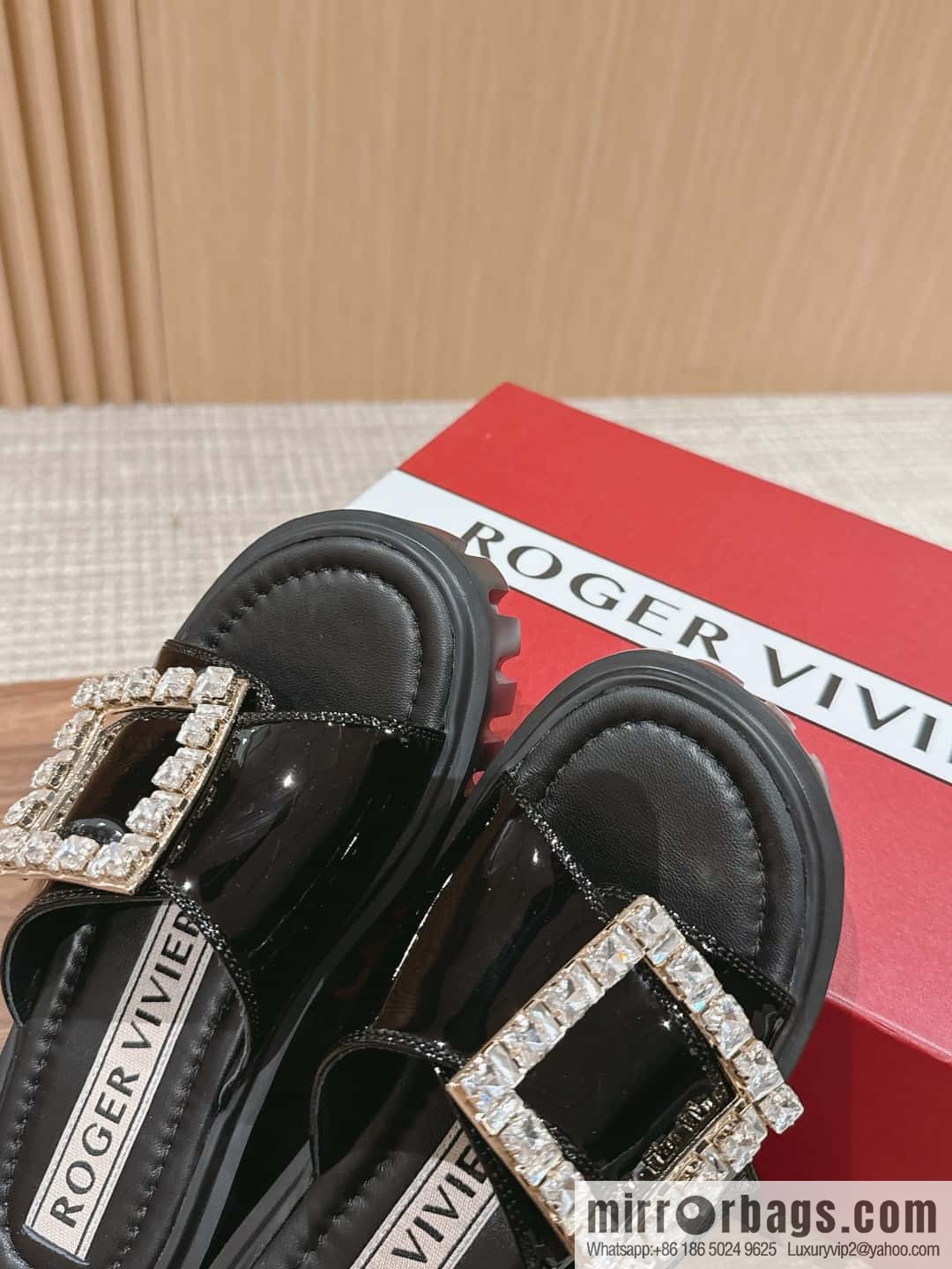 πππππ ππππππ Roger Vivia's new cookie platform slippers