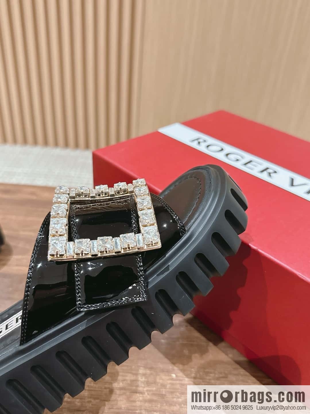 πππππ ππππππ Roger Vivia's new cookie platform slippers