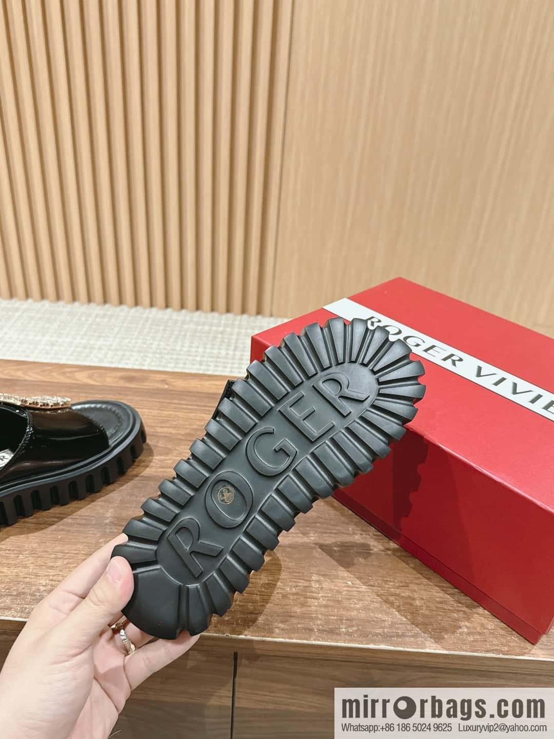 πππππ ππππππ Roger Vivia's new cookie platform slippers