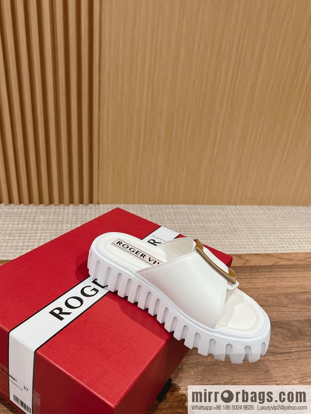 πππππ ππππππ Roger Vivia's new cookie platform slippers