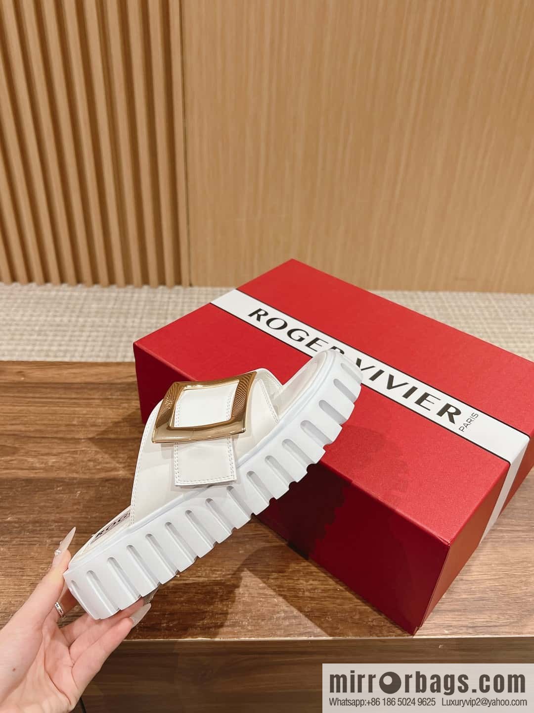 πππππ ππππππ Roger Vivia's new cookie platform slippers