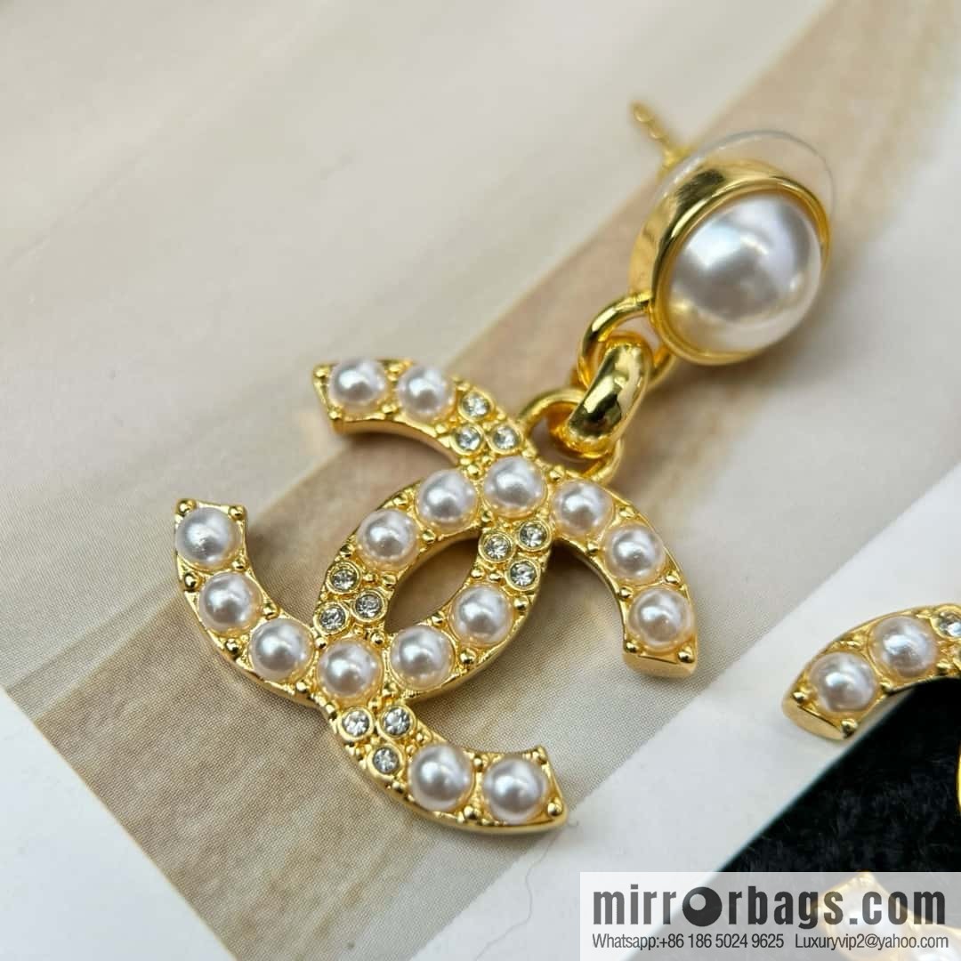 ❗️New ❗️ chanel stud earrings ☀️ new ☑️ chanel c2 double c pearl stud earrings ☀️