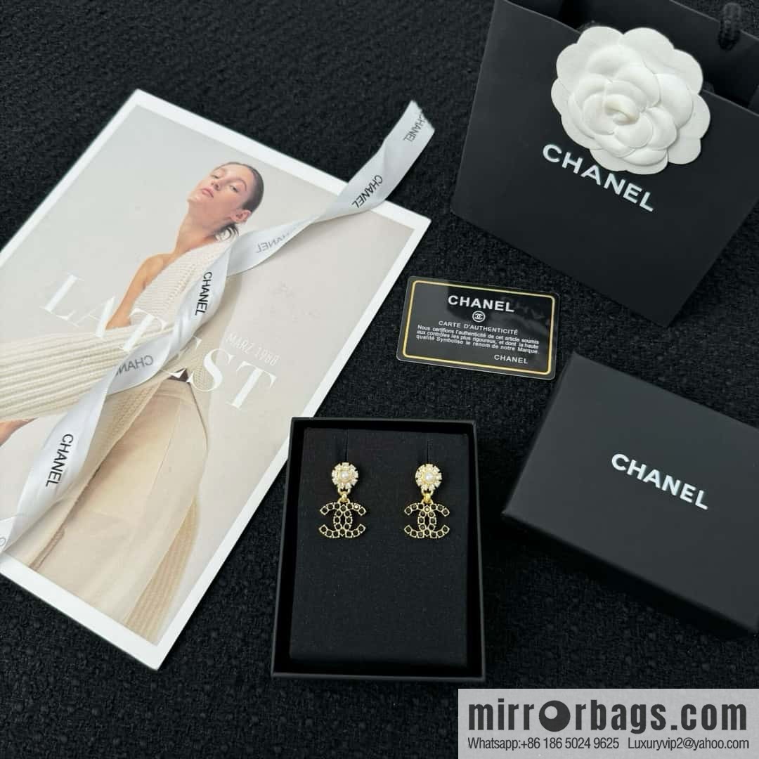 ❗️New ❗️ Chanel stud earrings ☀️ new ☑️ Chanel c2 double c black diamond stud earrings ☀️