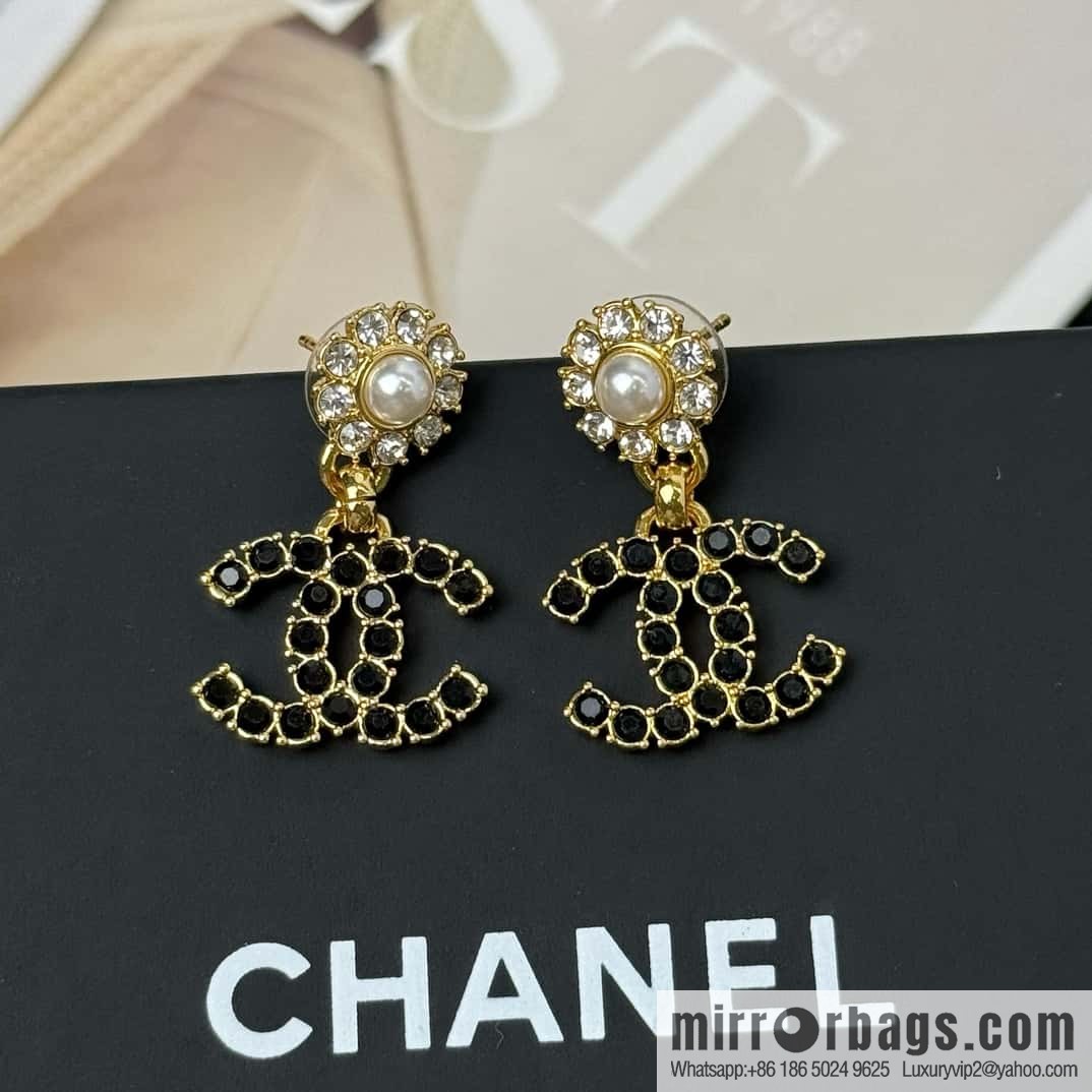 ❗️New ❗️ Chanel stud earrings ☀️ new ☑️ Chanel c2 double c black diamond stud earrings ☀️