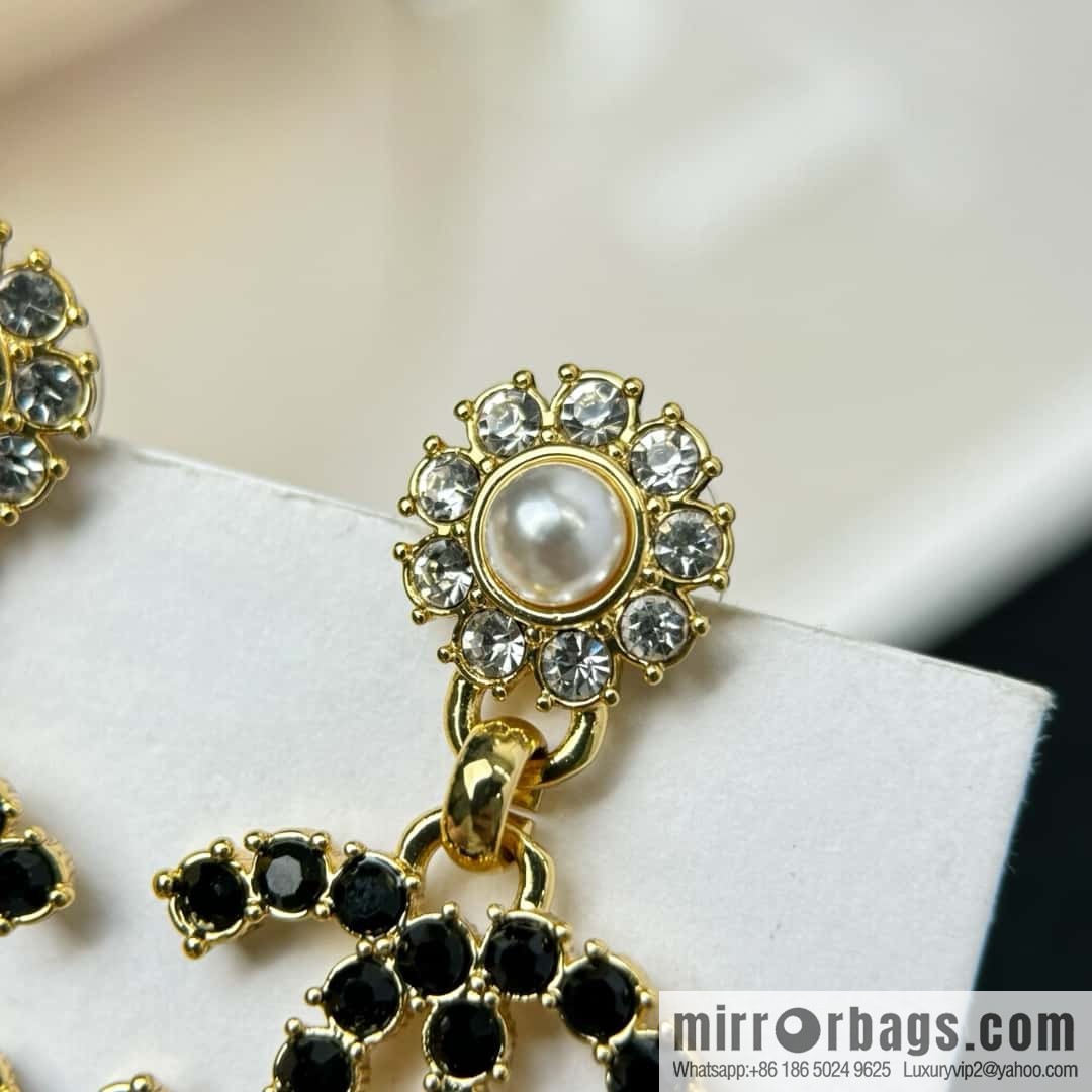 ❗️New ❗️ Chanel stud earrings ☀️ new ☑️ Chanel c2 double c black diamond stud earrings ☀️