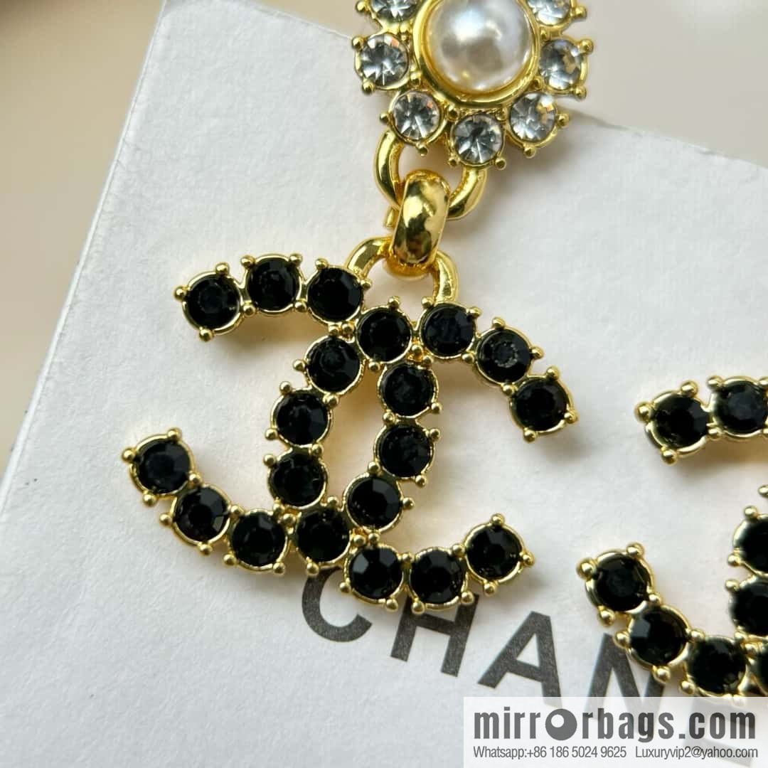 ❗️New ❗️ Chanel stud earrings ☀️ new ☑️ Chanel c2 double c black diamond stud earrings ☀️