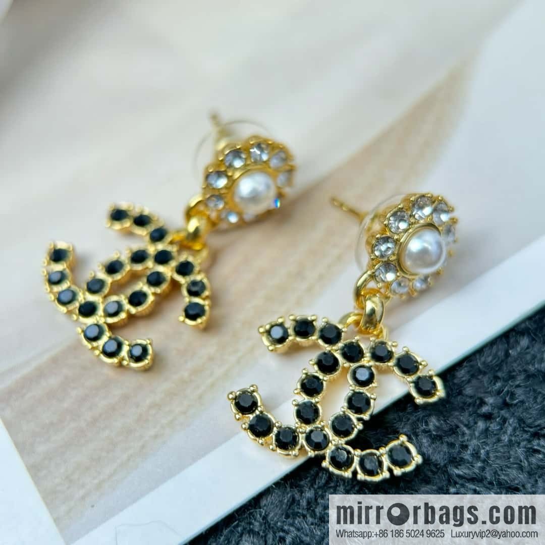 ❗️New ❗️ Chanel stud earrings ☀️ new ☑️ Chanel c2 double c black diamond stud earrings ☀️