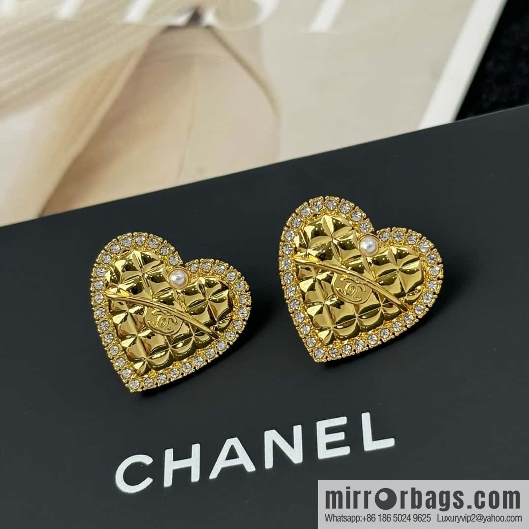 ❗️New ❗️ Chanel stud earrings ☀️ new ☑️ Chanel c1 double c gold diamond peach heart love stud earrings ☀️