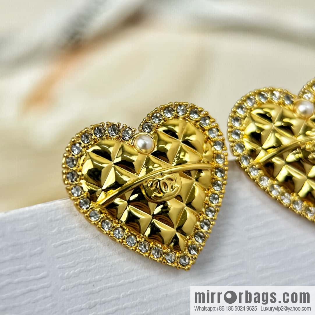 ❗️New ❗️ Chanel stud earrings ☀️ new ☑️ Chanel c1 double c gold diamond peach heart love stud earrings ☀️