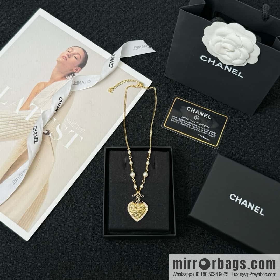 ❗️New ❗️ Chanel necklace ☀️ new ☑️ Chanel double c gold diamond peach heart love necklace ☀️