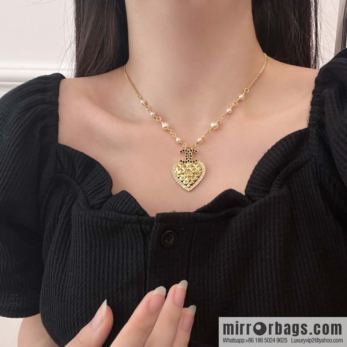 ❗️New ❗️ Chanel necklace ☀️ new ☑️ Chanel double c gold diamond peach heart love necklace ☀️