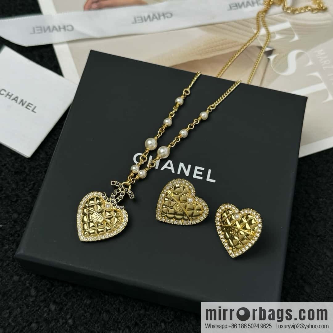 ❗️New ❗️ Chanel necklace ☀️ new ☑️ Chanel double c gold diamond peach heart love necklace ☀️