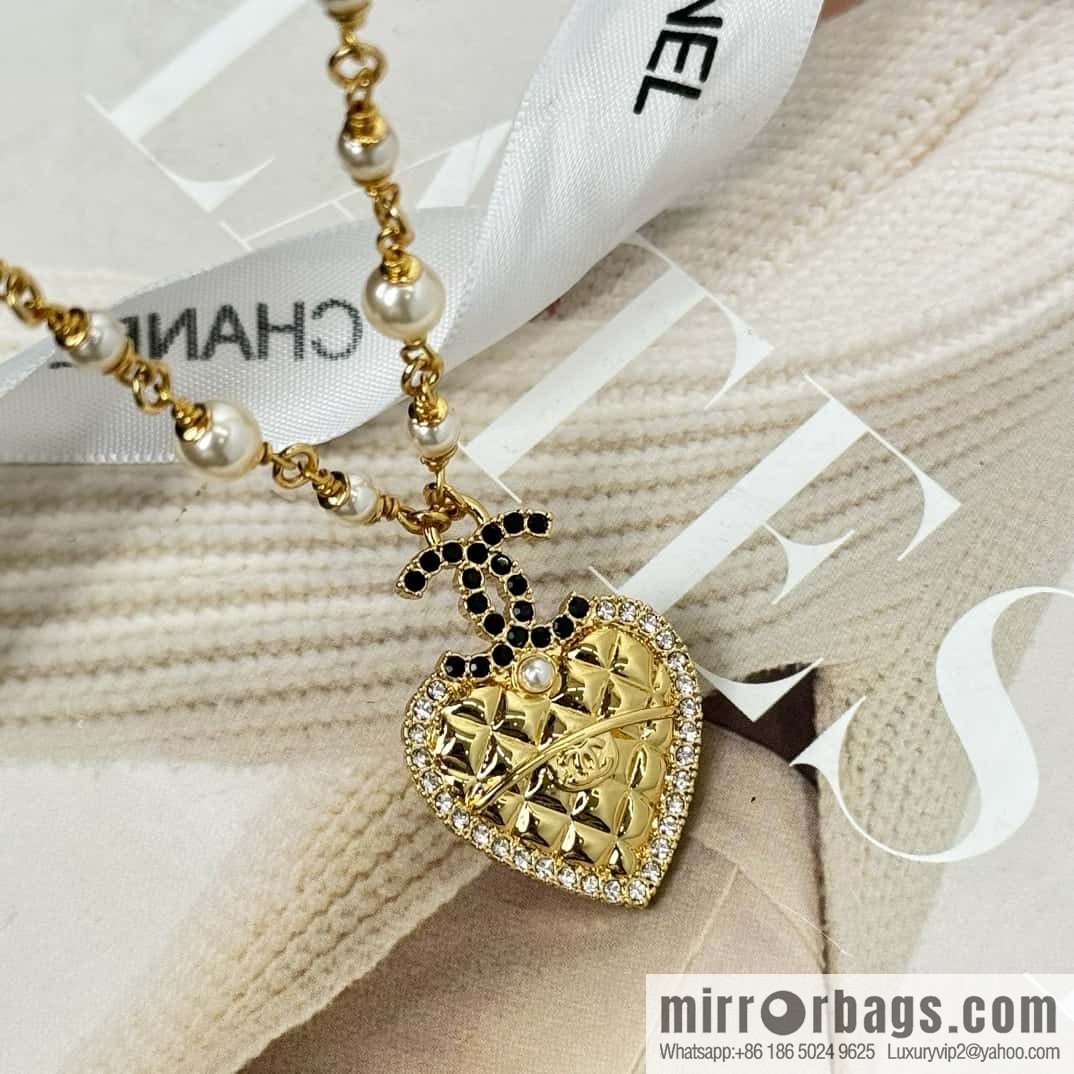 ❗️New ❗️ Chanel necklace ☀️ new ☑️ Chanel double c gold diamond peach heart love necklace ☀️
