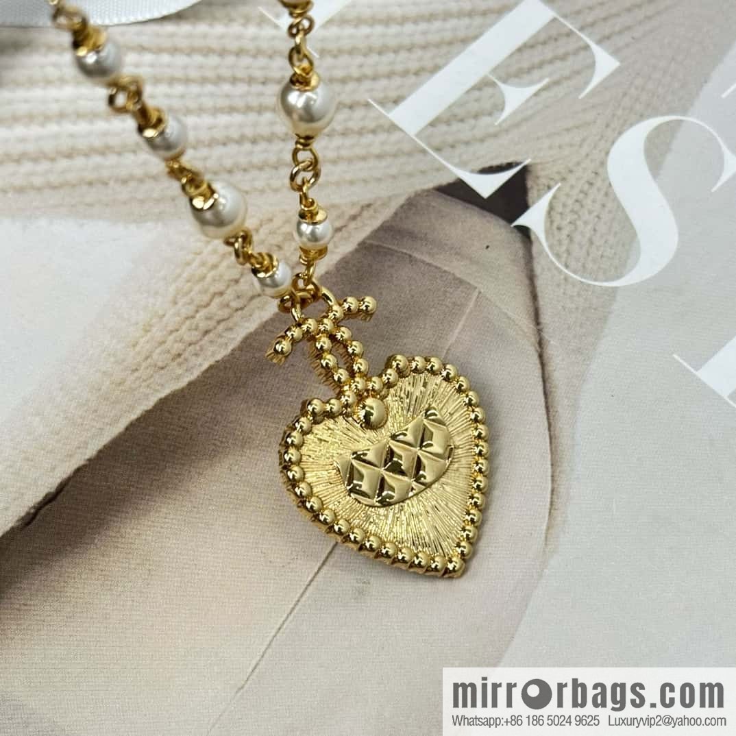 ❗️New ❗️ Chanel necklace ☀️ new ☑️ Chanel double c gold diamond peach heart love necklace ☀️
