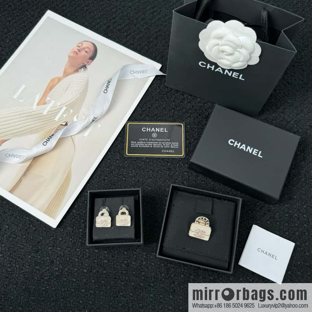 ❗️New ❗️ Chanel brooch ☀️ new ☑️ Chanel c1 double c diamond bag 👜 brooch ☀️
