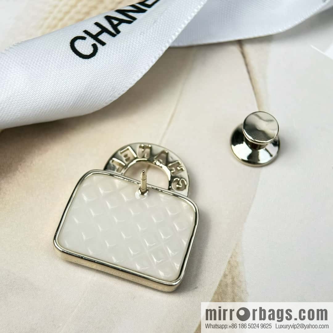 ❗️New ❗️ Chanel brooch ☀️ new ☑️ Chanel c1 double c diamond bag 👜 brooch ☀️