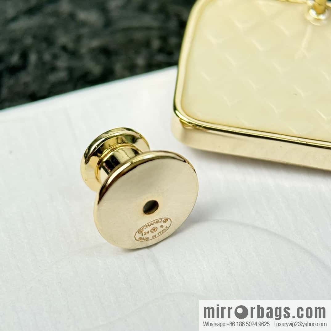 ❗️New ❗️ Chanel brooch ☀️ new ☑️ Chanel c1 double c diamond bag 👜 brooch ☀️