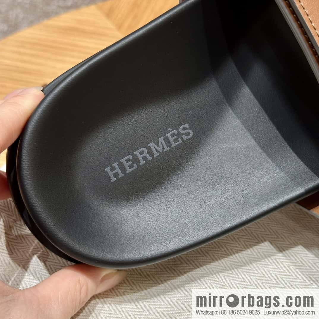 HERMES 180 CHYPRE SANDAL uncle shoes, lambskin/Natural lambskin lininh/Naturel