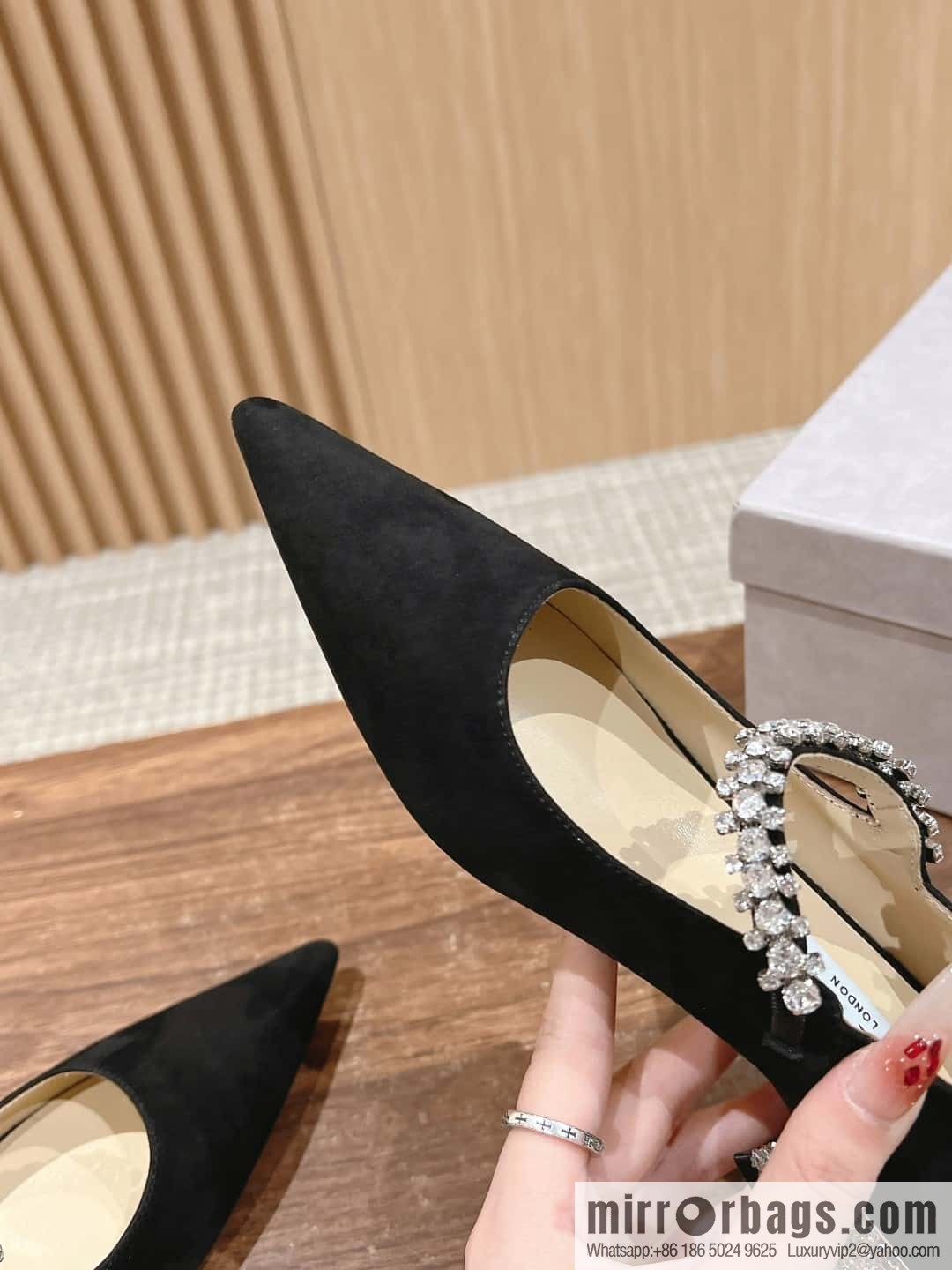 [】𝐉𝐢𝐦𝐦𝐲 𝐂𝐡𝐨𝐨# Zhou Yangjie classic word diamond belt Mary Jane shoes