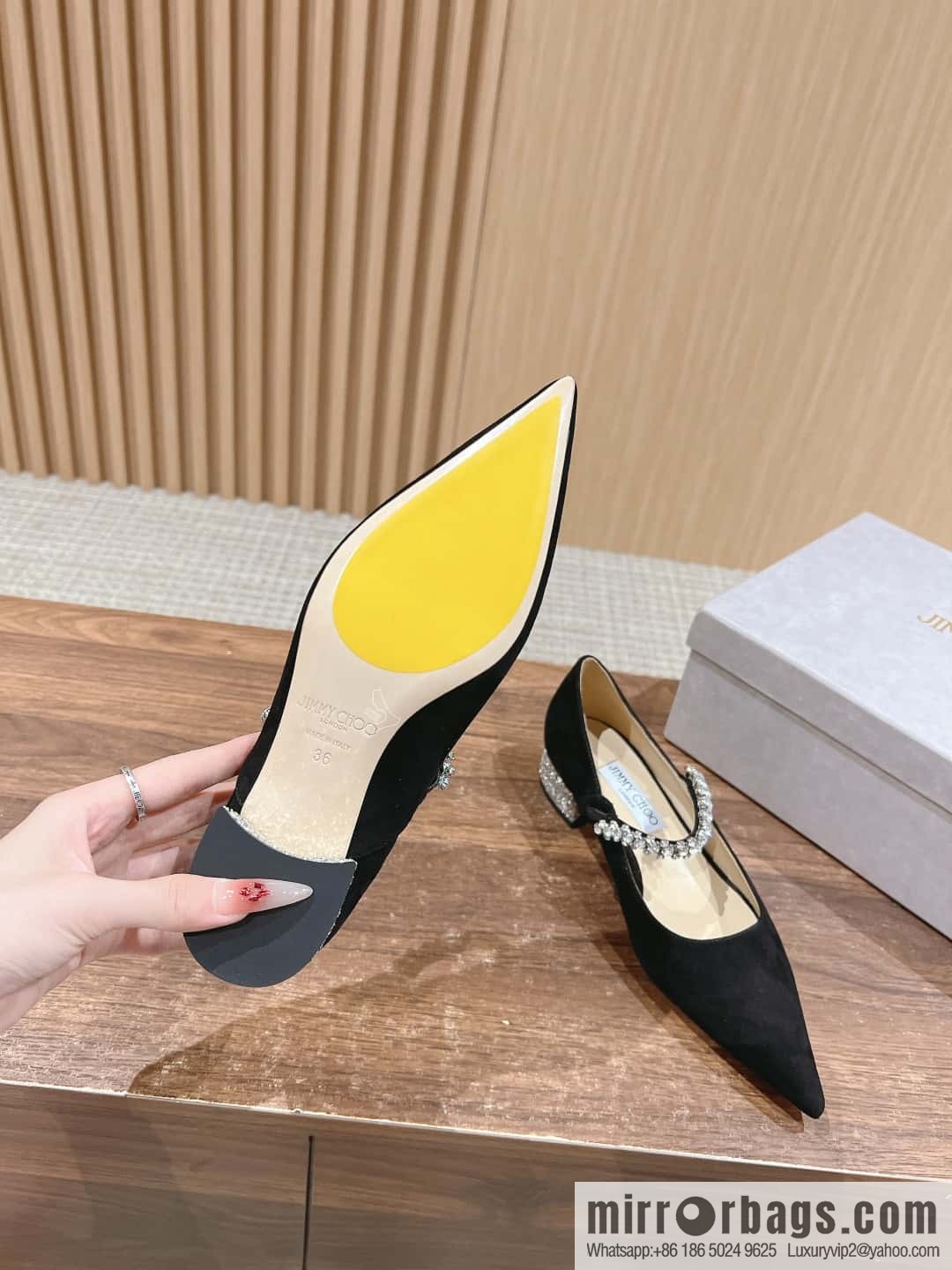 [】𝐉𝐢𝐦𝐦𝐲 𝐂𝐡𝐨𝐨# Zhou Yangjie classic word diamond belt Mary Jane shoes