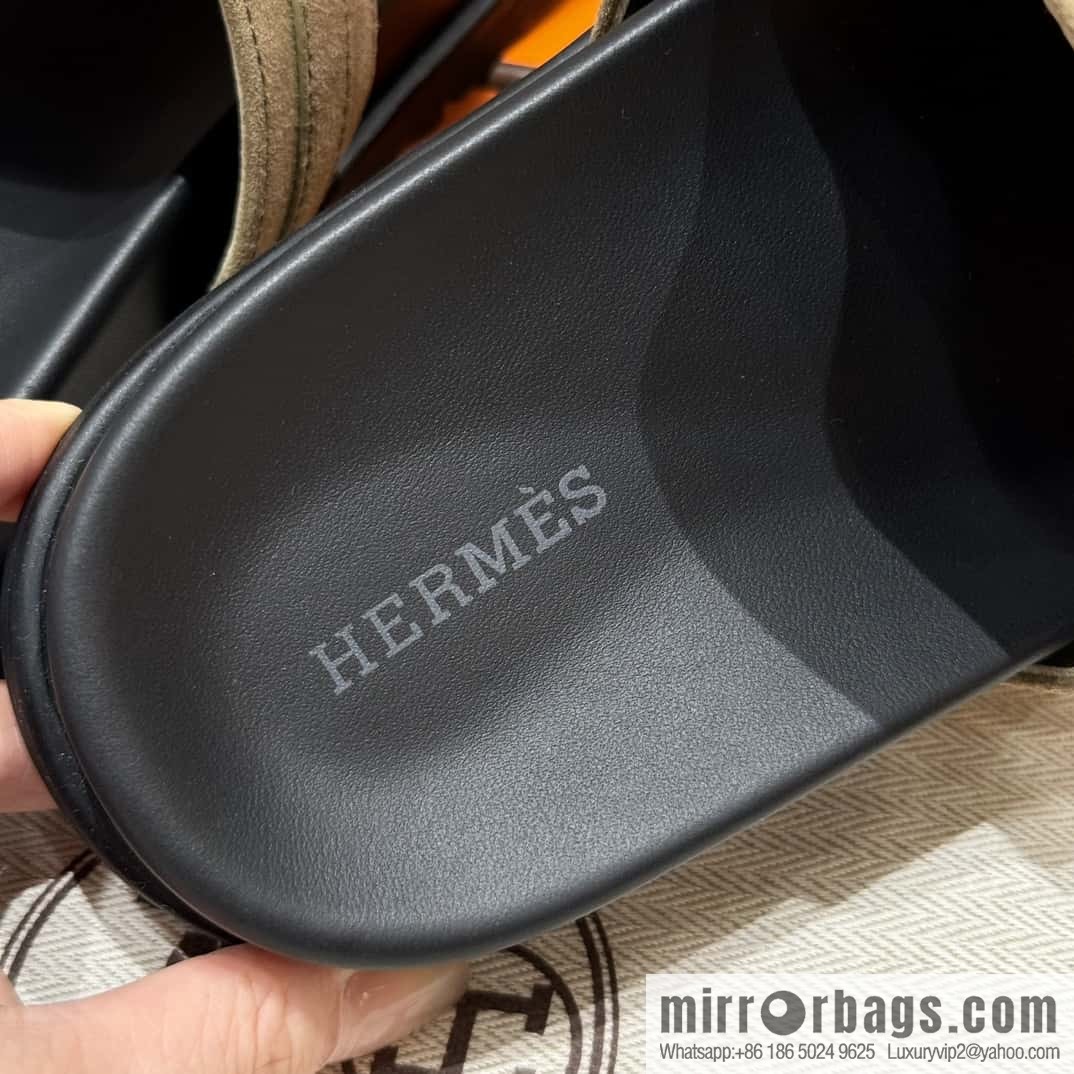 HERMES 258 Empire Pinch Trap, Grayish green/Grayish green suede/Chamois leather