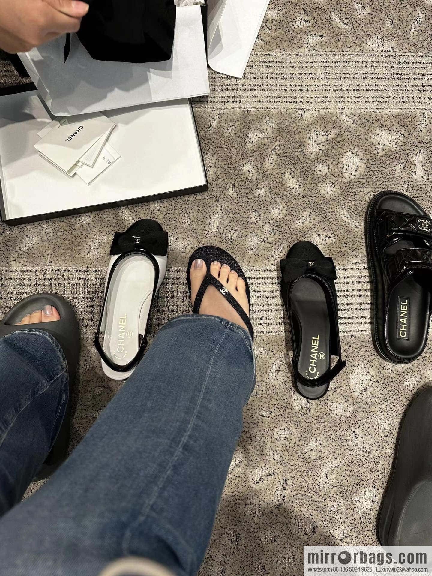 CHANEL Xiaoxiang Denim blue, double C rhinestone buckle flip-flop slippers