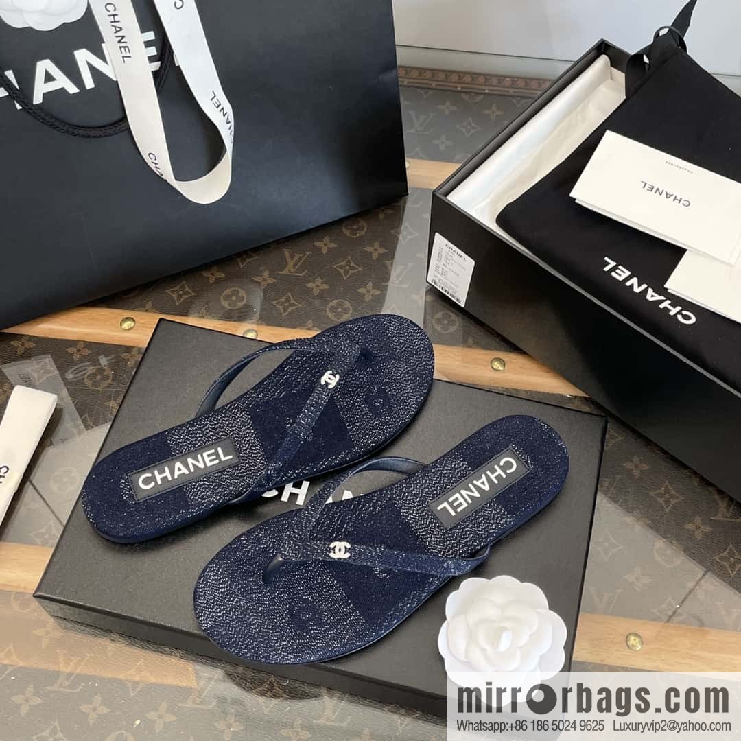 CHANEL Xiaoxiang Denim blue, double C rhinestone buckle flip-flop slippers