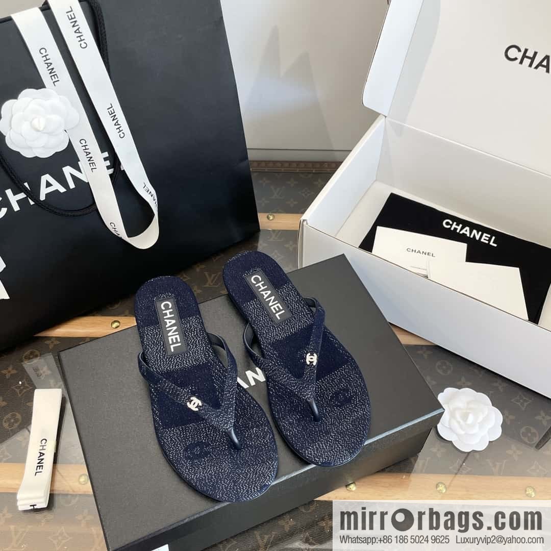 CHANEL Xiaoxiang Denim blue, double C rhinestone buckle flip-flop slippers