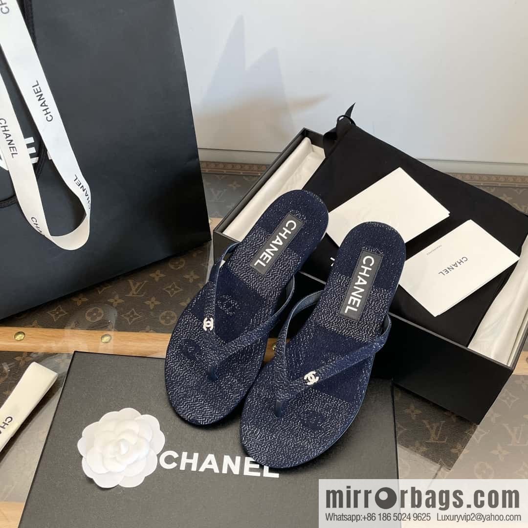 CHANEL Xiaoxiang Denim blue, double C rhinestone buckle flip-flop slippers