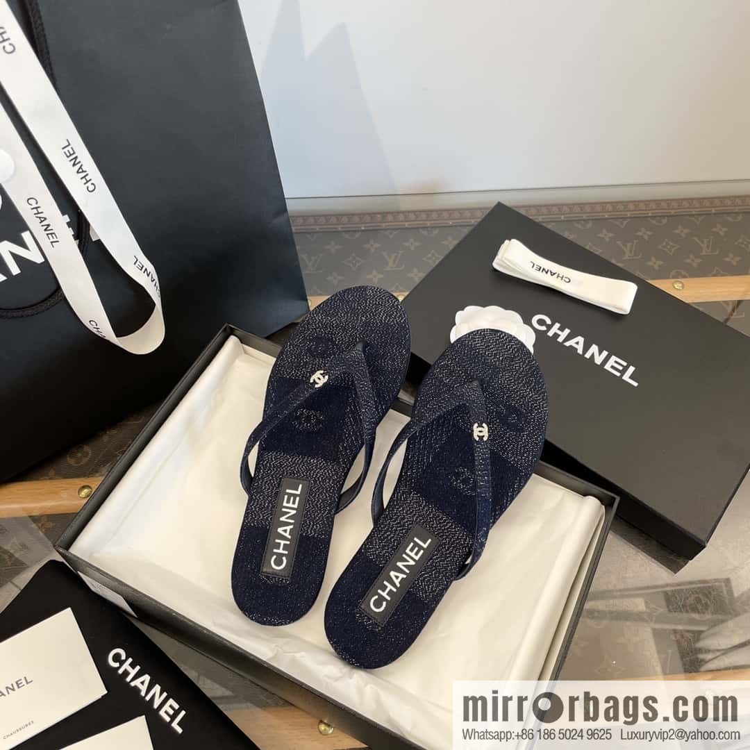 CHANEL Xiaoxiang Denim blue, double C rhinestone buckle flip-flop slippers