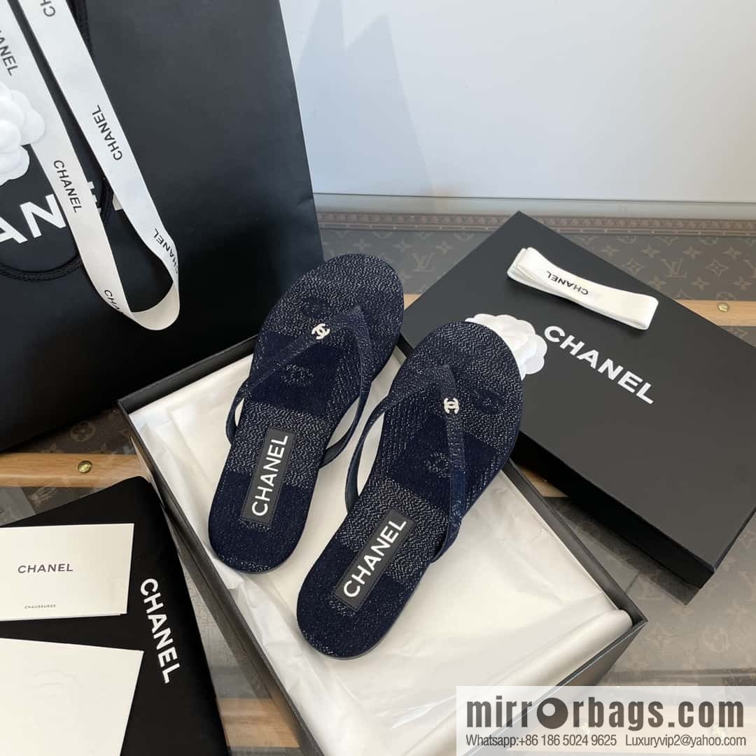 CHANEL Xiaoxiang Denim blue, double C rhinestone buckle flip-flop slippers